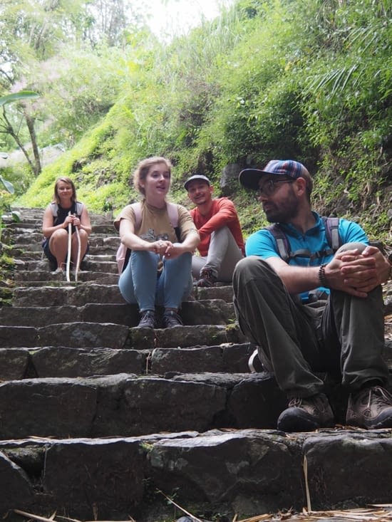 Photo dans les escaliers au dessus des anciens thermes de Hell Bourg