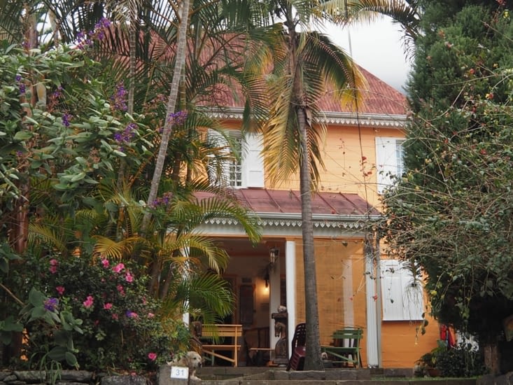 Une jolie maison colorée à Hell Bourg