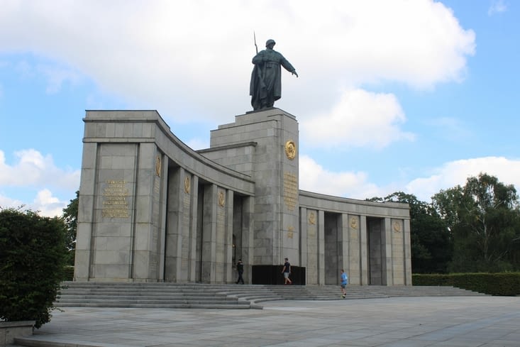 Mémorial soviétique dans les jardins "Tiergarten"