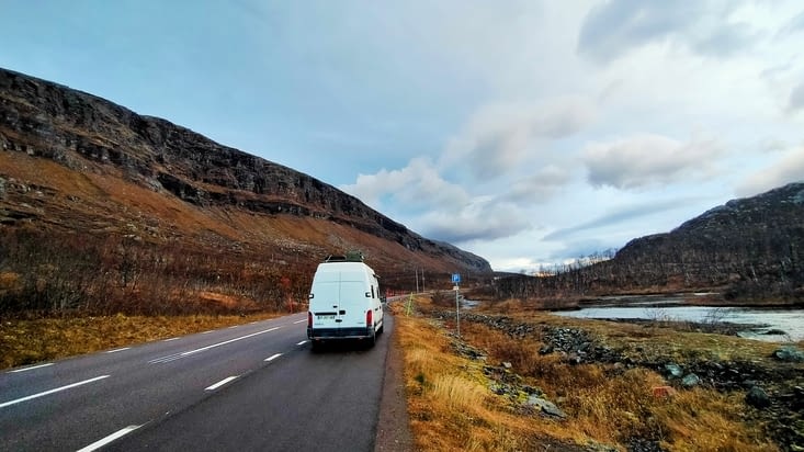De beaux paysages sur la route de la Norvège