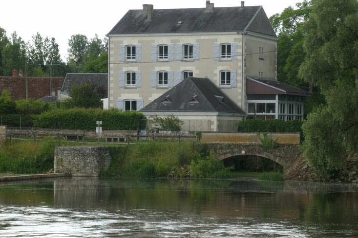 La même mais vue de l'autre rive