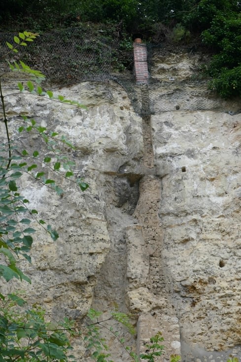 La cheminée au milieu... jusqu'en haut