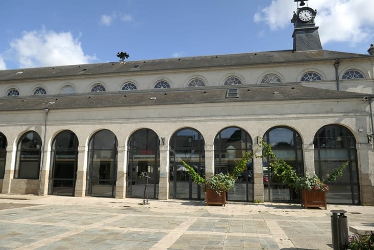 L'ancienne halle aux grains, transformée en médiathèque et cinéma