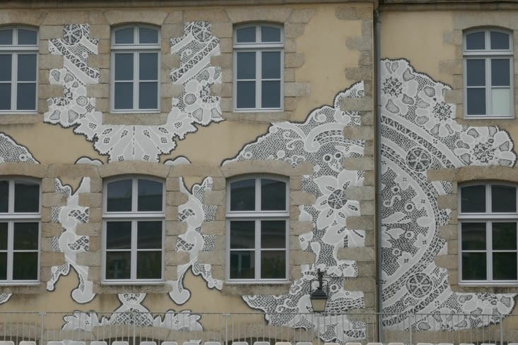 A tout seigneur, tout honneur... la dentelle