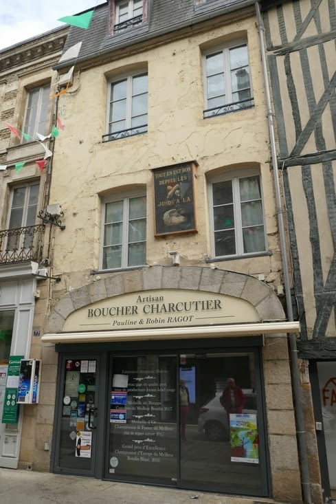 Celles-ci sont pour le marchand de saucisses