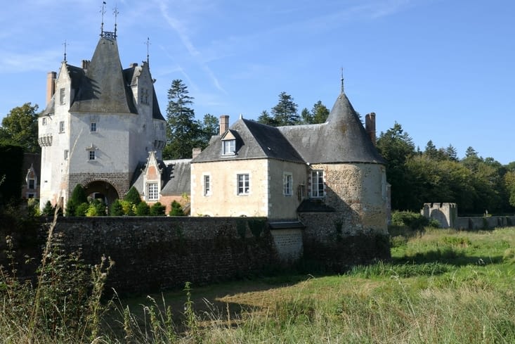 Au passage, le Château de Frazé
