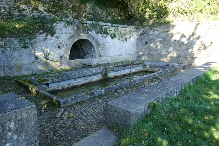 En bas de la colline