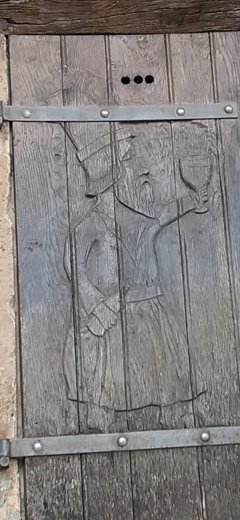 Portes d'accès aux caves du bistrot à coté 👍👌