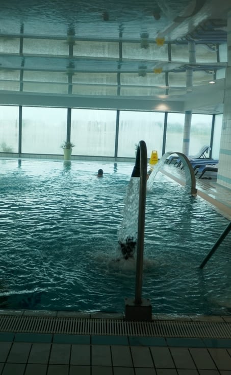 ça c'est la piscine d'eau de mer à 31° pour la détente musculaire 👌