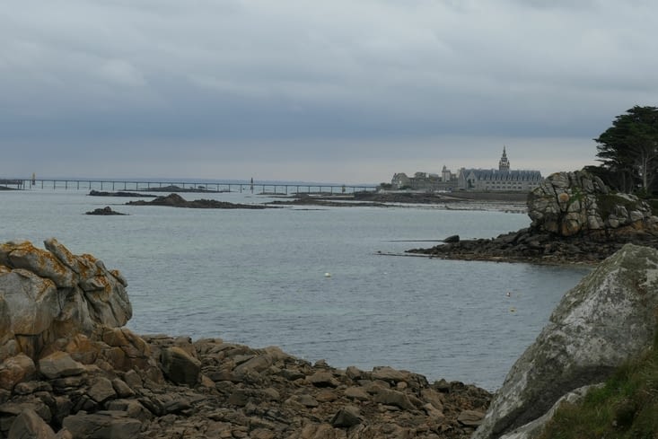 L'estacade et la station biologique de Roscoff