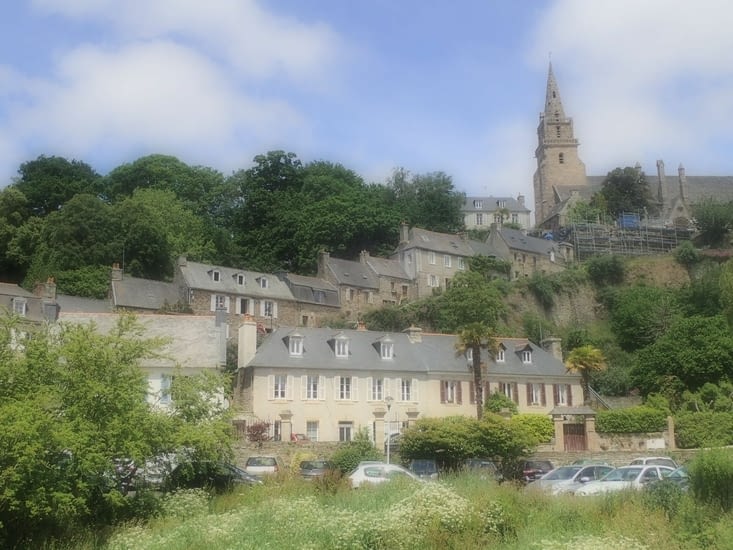 .À l'entrée de Lannion