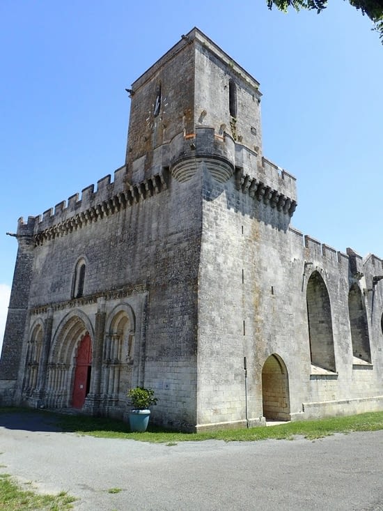 L’église d’Esnandes.