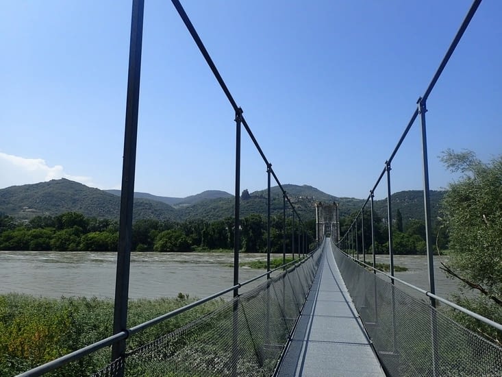 La passerelle piétons-vélos à  Rochemaure.