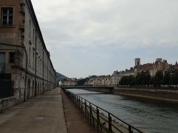 .Les belles rues de Besançon.