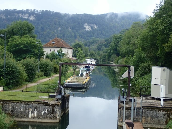 Baume-les-Dames côté canal.