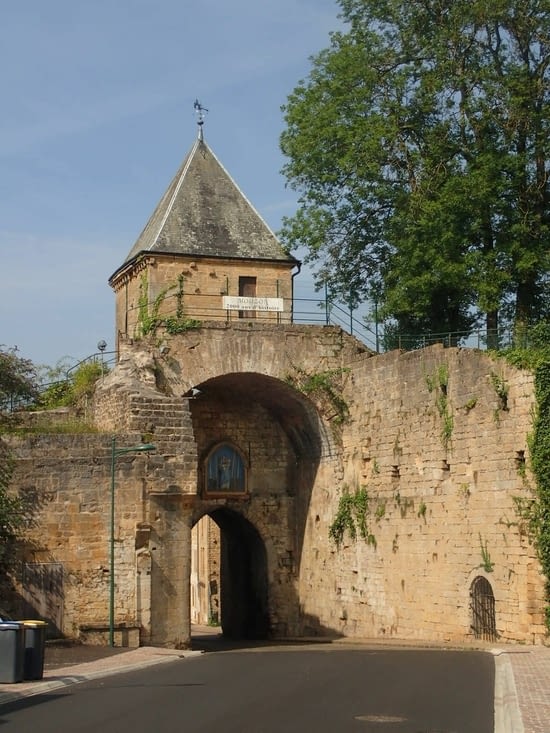 La porte de Bourgogne à Mouzon.
