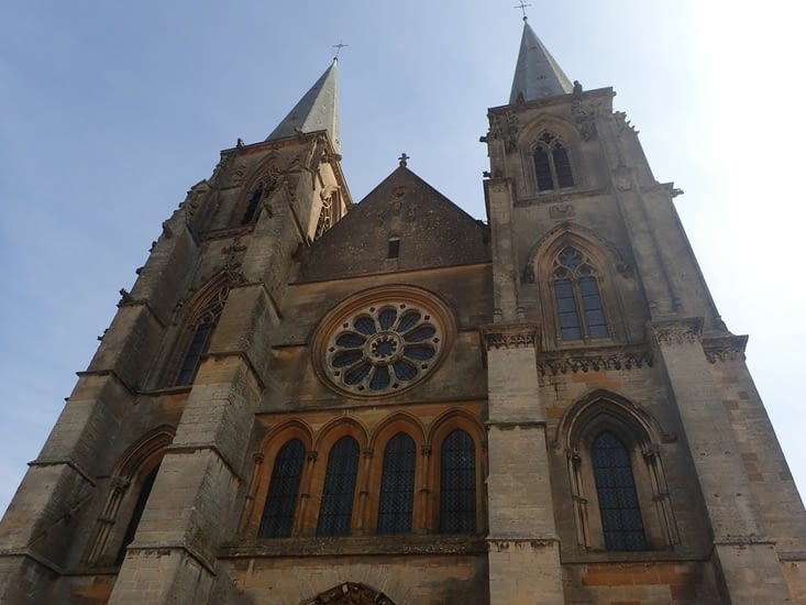 L'abbatiale Notre-Dame de Mouzon.