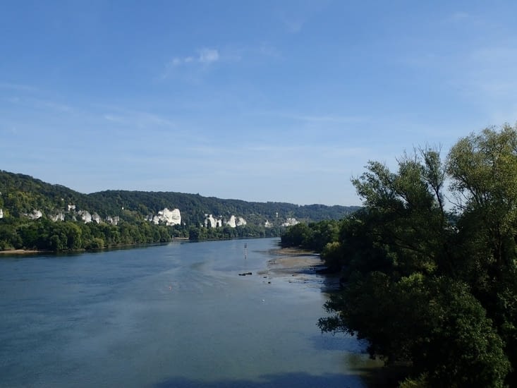 .Les falaises du côté d’Elbeuf.
