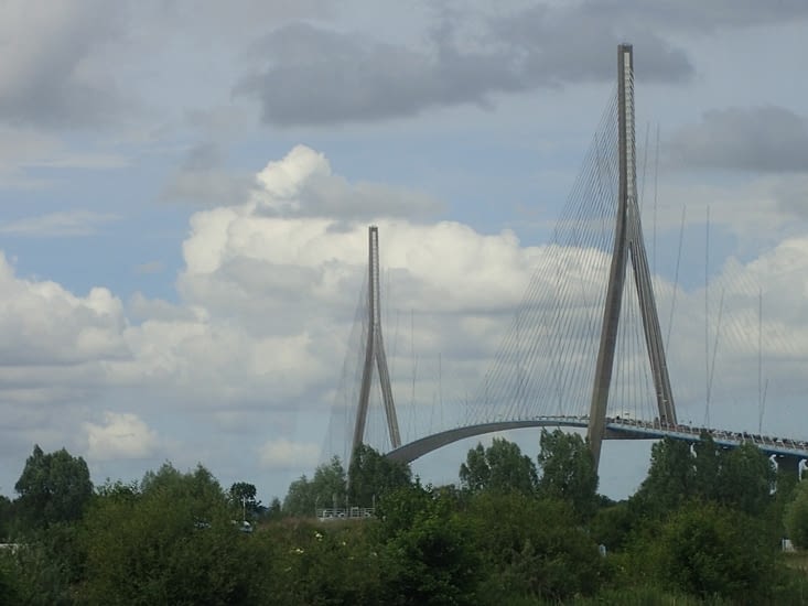 Ponto de Normadio. - Le Pont de Normandie.