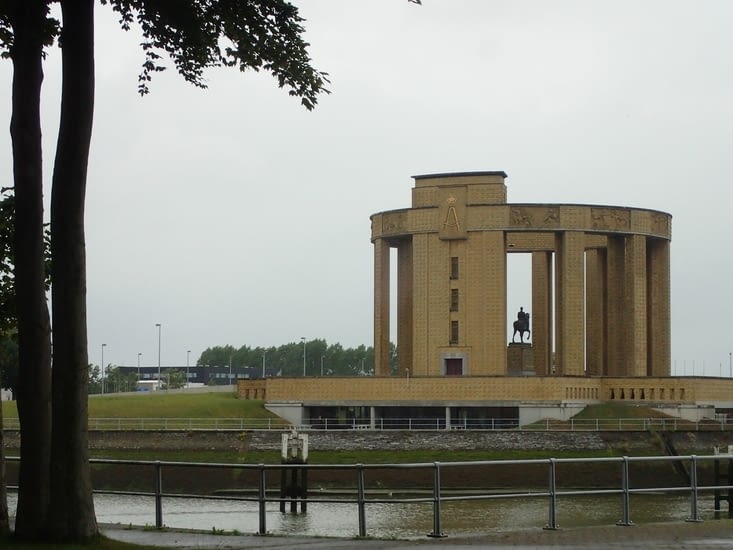 Monument commémoratif de la bataille de l'Ijzer à Nieuwpoort..