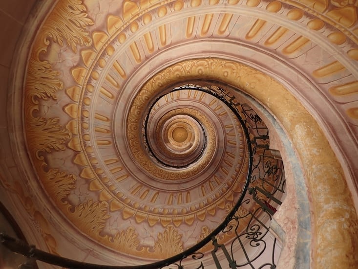 La helika ŝtuparo de la biblioteko.