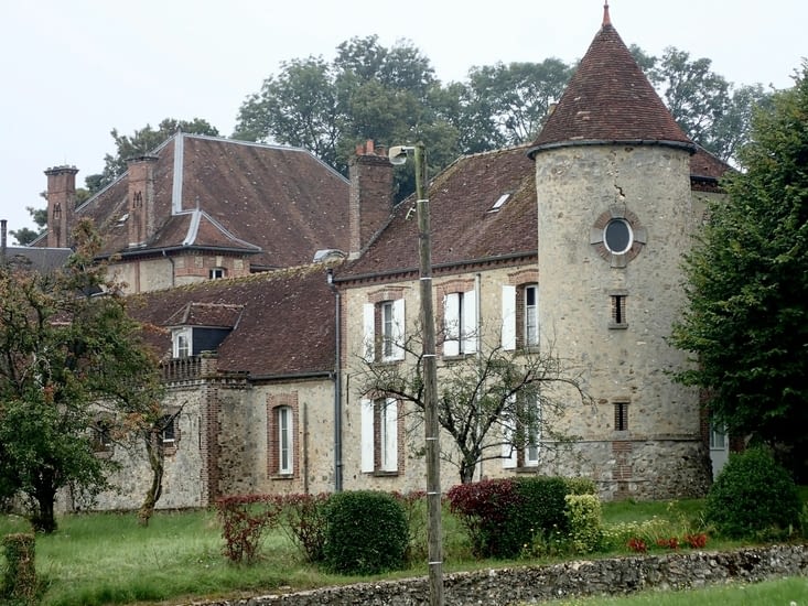 La kastelo en Mondement-Montgivroux.