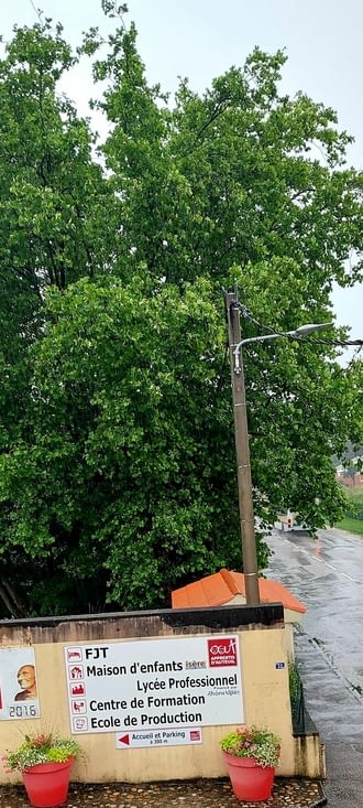 17.00, arrivée à l'étape- 17.10: il pleut comme pas permis, ma journée s'est passé au sec.