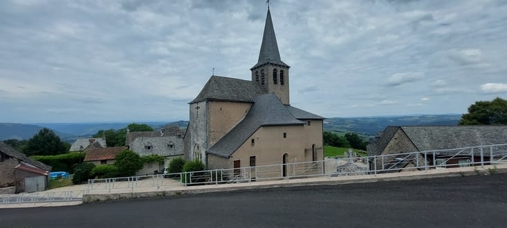 Golinhac, en principe à 6 km du Soulie,... ce qui nous laisse  trainer une longue pause...
