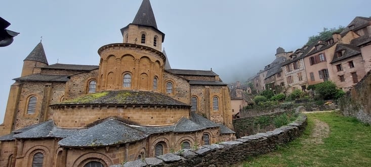 Conques au matin