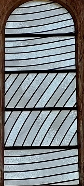 Les vitraux de Pierre Soulagés, en gris