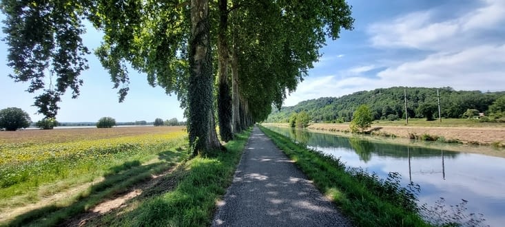 On repart un petit bout le long du canal...