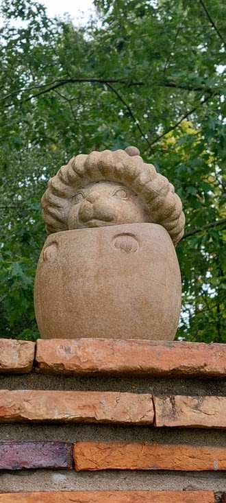 On arrive a Pomps (de prononce ponsse), joli village avec de belles maisons qui font rêver