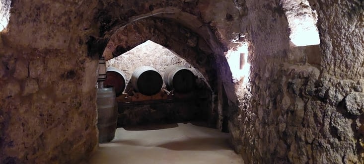 Le soir, visite des caves et ex souterrains de défense datant du XIIé sous le gîte