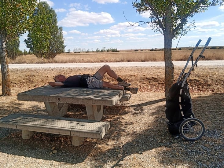 Quand une table sert de lit...