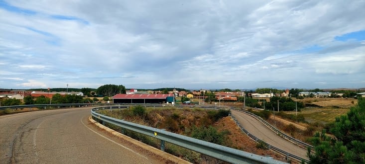 12 km sans village, sur le sentier longeant la route, heureusement dans circulation