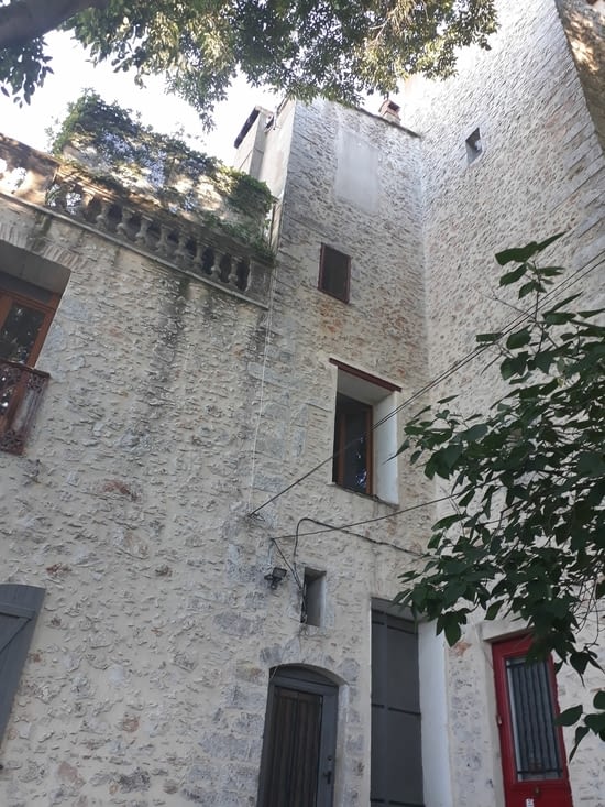 L'ancien château, partagé en habitations