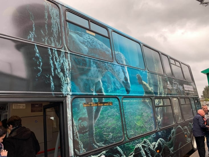 Bus qui fait la navette de la gare au studio