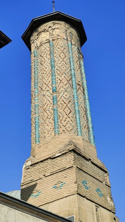 Minaret qui a pris la foudre