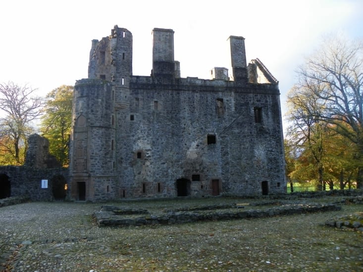 huntly castle