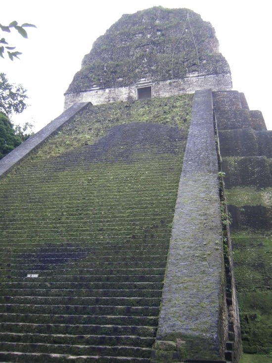 gigantesque pyramide
