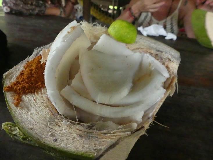 Coco con chile y limon