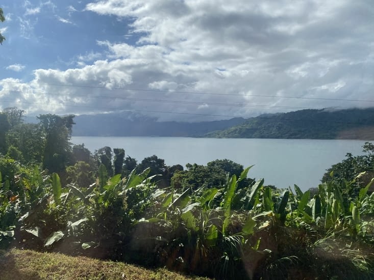 Lac Arenal depuis le bus