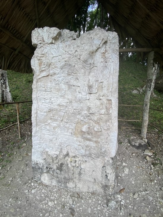 Stèle bien conservée