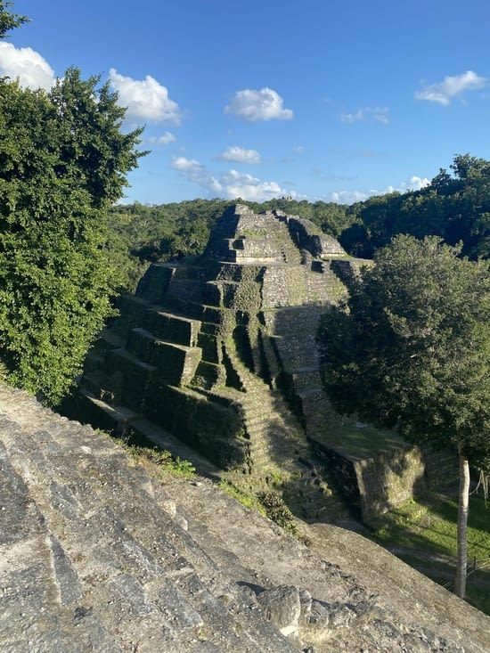 Vue sur le temple de gauche