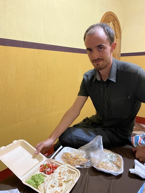 Benjamin est le Uber Eats local quand Agathe est malade