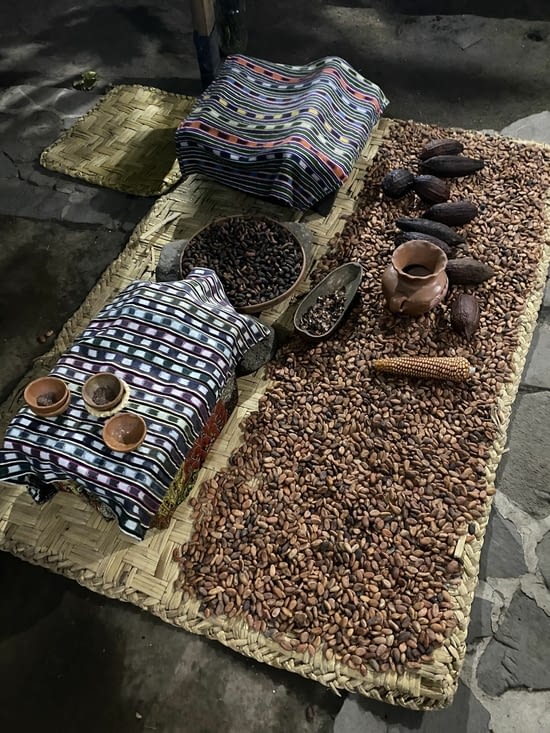 Le matériel pour confectionner la pâte de cacao