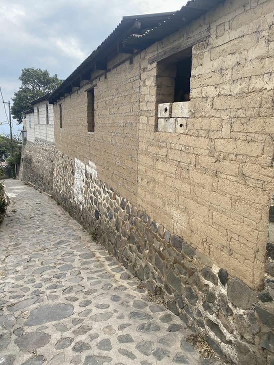 Maisons traditionnelles de la région en argile