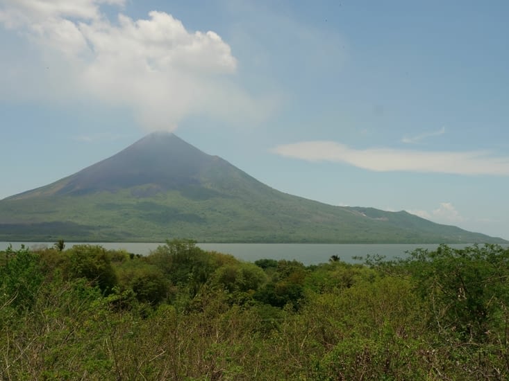 Vue sur le volcan Momotombo