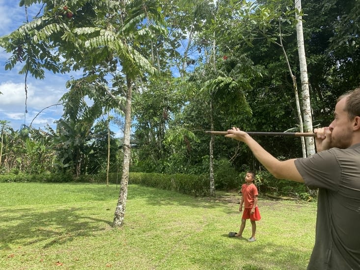 On est surveillé par un ami de la famille