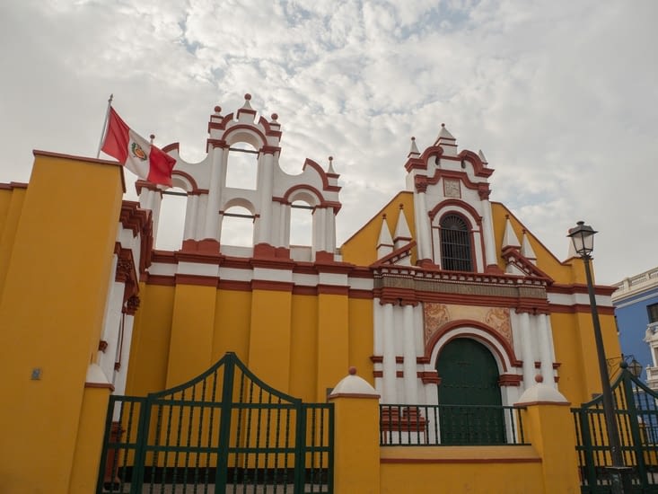 Une autre des nombreuses églises de Trujillo